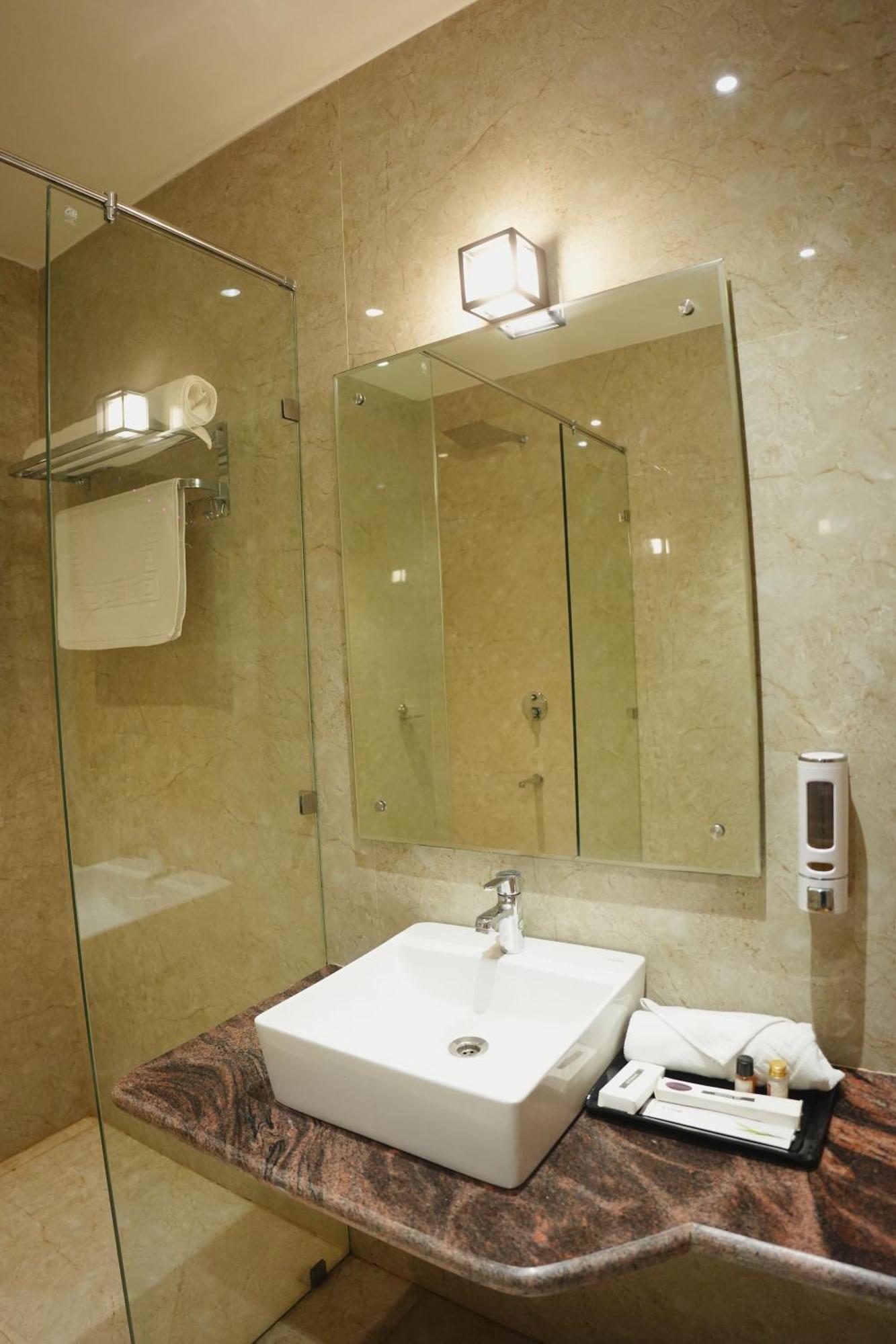 The Krati Resort And Convention Centre Барейли Екстериор снимка